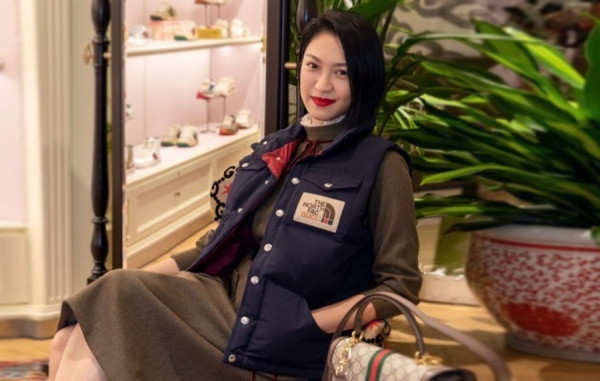 9찌 X 노스*이스 구스다운 패딩 베스트 네이비 (PREMIUM)