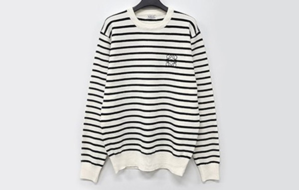 로E베 자수로고 단가라 라운드 니트