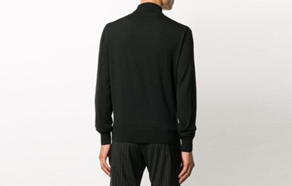 D올 자수로고 하프 터틀넥 니트