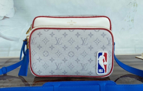 루이B통 X NBA 닐 메신저백 (2color)