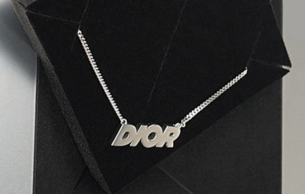 D올 시그니처 로고 목걸이