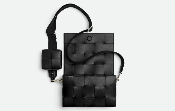 보*가 베*타 인트레치아토 파우치 카프스킨 크로스백