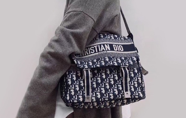 D올 CAMP 오블리크 메신저백 27cm (HIGH PREMIUM)