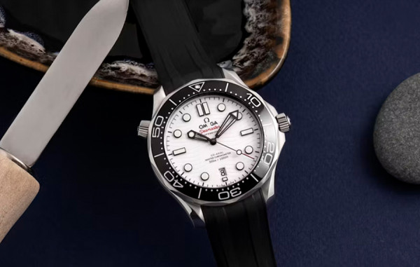 OM*GA 씨마스터 다이버 300M 흰판 러버밴드 42mm 코-엑시얼 1:1 최상급 (싱크 98.9%)