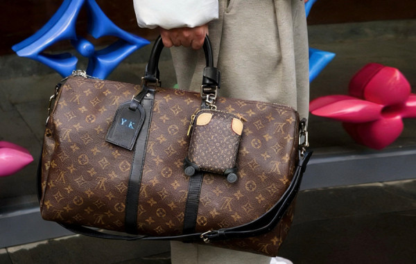 루이B통 X TM 호라이즌 에어팟 케이스 백 참 (3color)